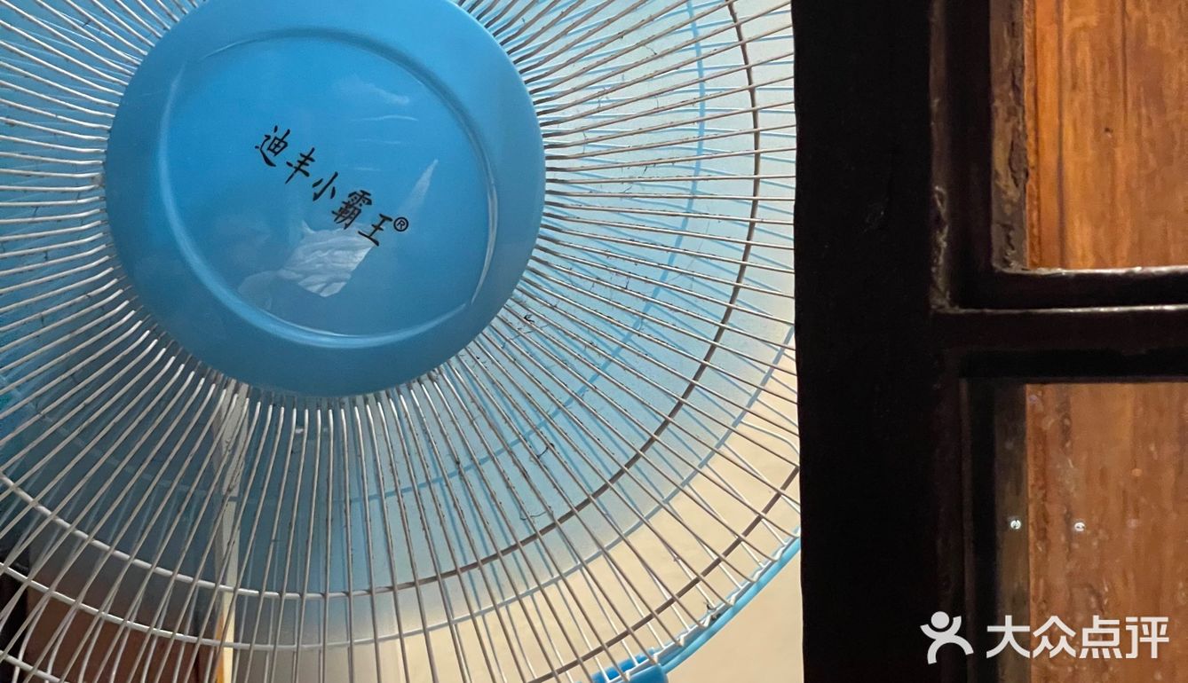 爬坡上坎吃烤肉，这个体验也只有山城重庆才能体验吧！