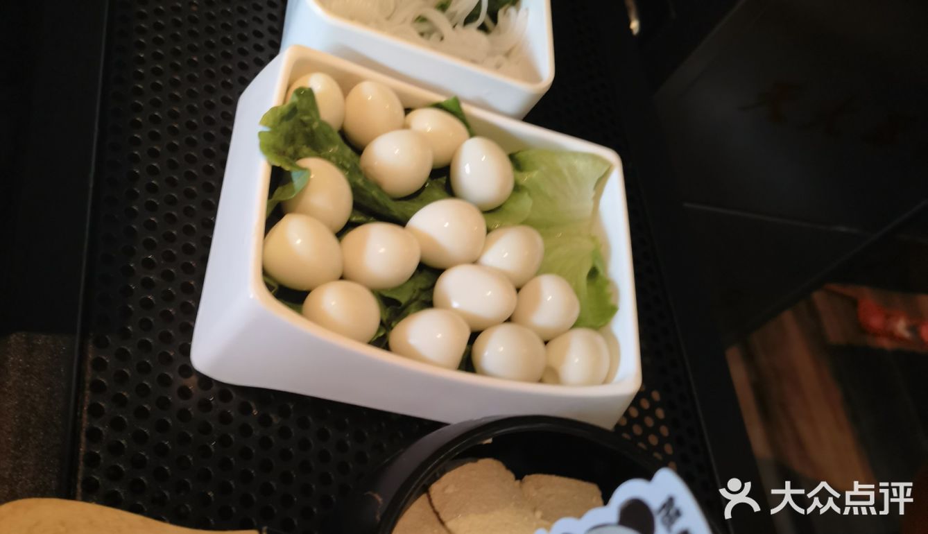 之前常吃的一家火锅店～好久都没来了～菜品还和之前差不