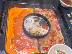 -老牌坊云南鱼豆花火锅(哈西万达店)
