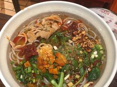 -爆炸头阿姨小四川正宗川味小吃(无任何分店)