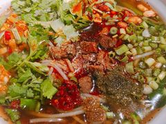 -爆炸头阿姨小四川正宗川味小吃(无任何分店)
