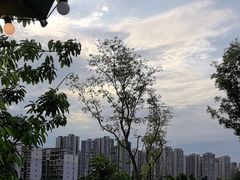 -茅草房·河畔园林火锅