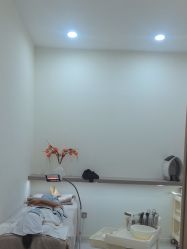 -苗方清颜专业祛痘·皮肤管理