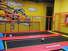 -爱蹦iBOON蹦床运动馆(江汉店)