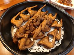 沙姜乳鸽-东江渔村·古典园林·30年粤菜老字号(太和店)