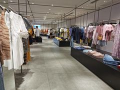 -URBAN REVIVO(欢乐海岸购物中心店)