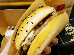 安格斯厚牛芝士堡-麦当劳(浦江镇绿地乐和城店)
