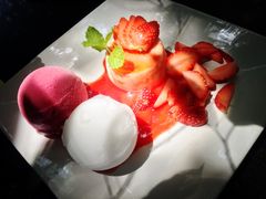 -莓园冰淇淋店