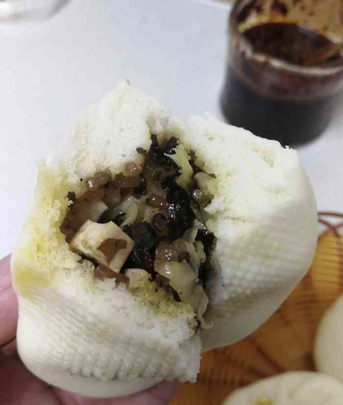 打分 包子好吃,他家豆浆也很好喝,新开业去的买4个包子送了1杯豆浆,和