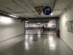 -人民广场-地下停车场