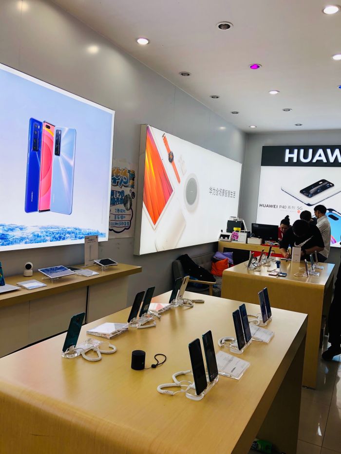 泡泡图图 和华为的手机…… 产品还很齐全,各种电子产品也都有