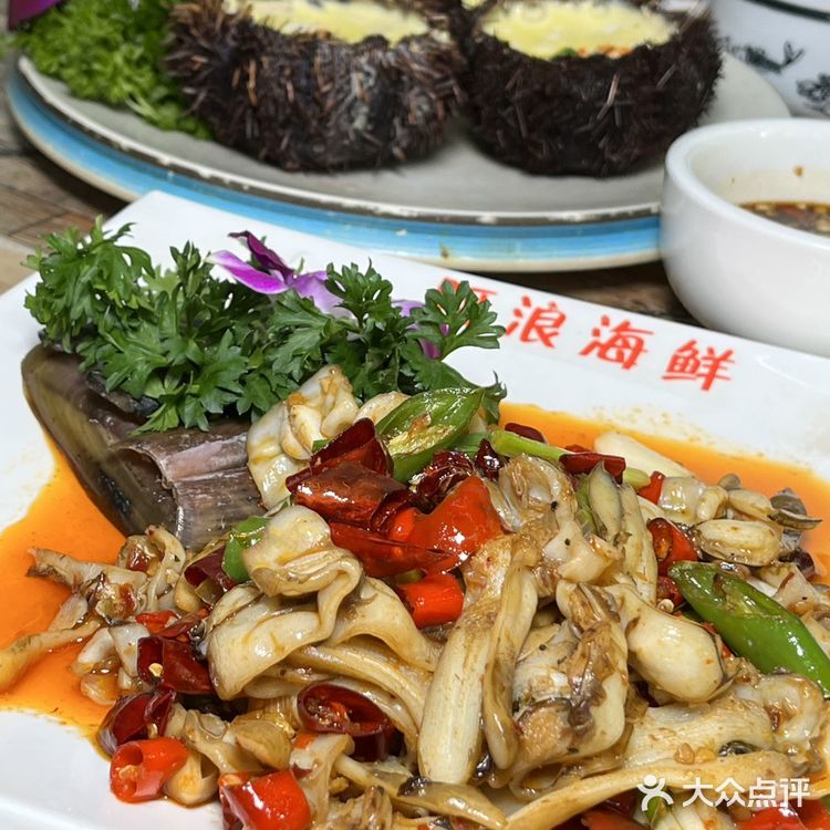 三亚好吃的海鲜大排档，果然都是藏在马路边