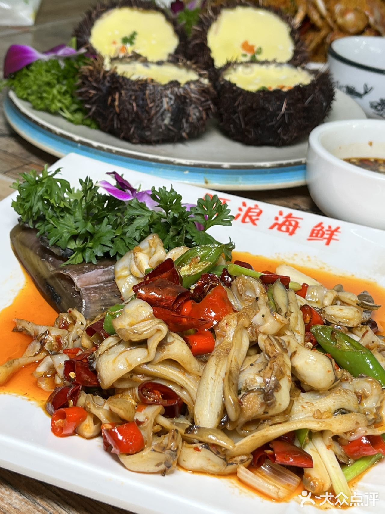 三亚好吃的海鲜大排档，果然都是藏在马路边