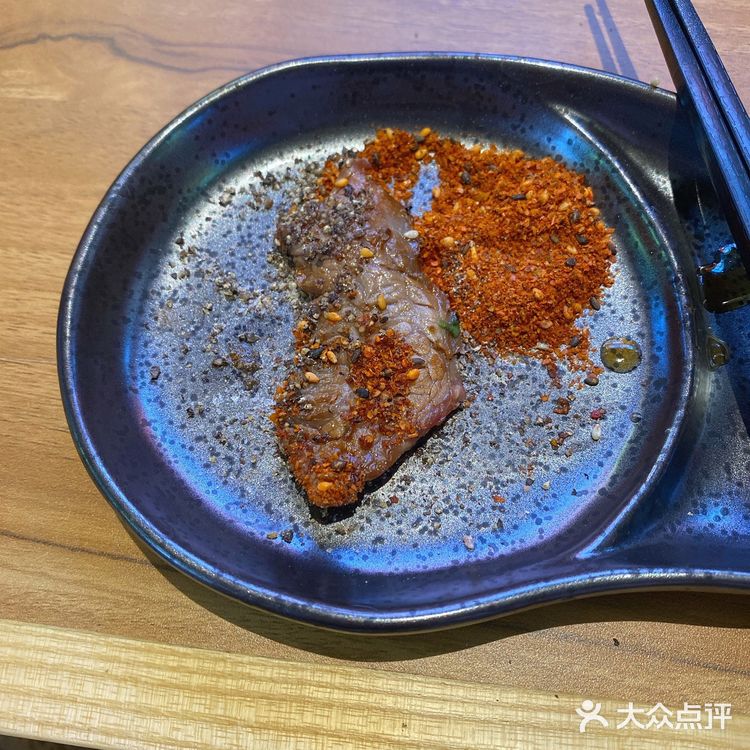 清河沉浸吃肉的快乐来咯!