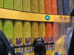 -m豆巧克力世界(上海世茂广场店)