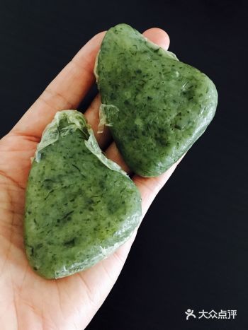糯米皮很薄，豆沙馅儿满满的、不甜