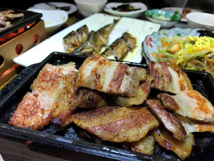 蔚山烤肉(塔山店)-"环境和服务都好的没话说,阿姨们耐心服务帮.