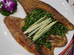 傣家香茅草烤鲈鱼-香巴拉云南餐厅(华莱坞店)