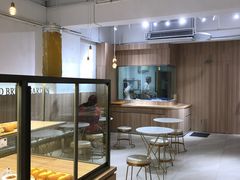 面包甜点陈列柜-顶东面包花园·生日蛋糕(世博店)