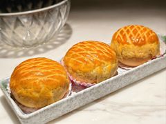 酥皮水牛奶菠萝包-陶陶居酒家(东方宝泰店)