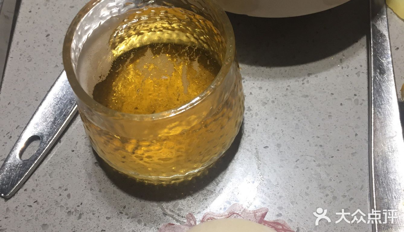 零食 给我，张秀芳小姐姐 拿来了，水果，赠送甜品