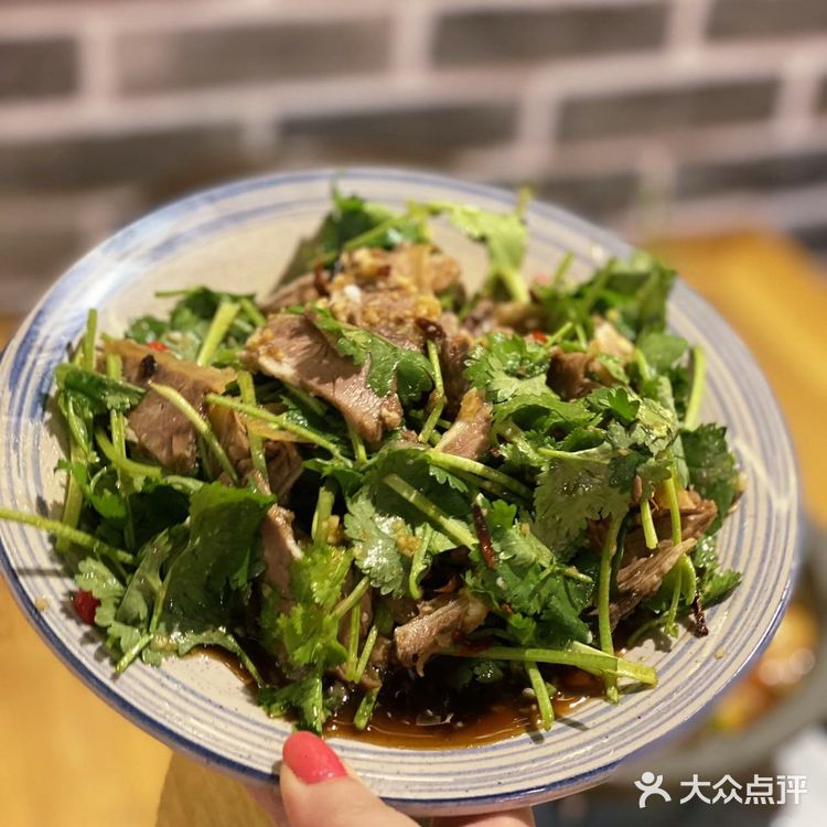 在美食如云的武汉，“肖记公安牛肉鱼杂”久居武汉湖北菜