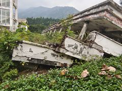 -四川汶川特大地震漩口中学遗址