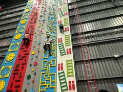 -极限PLAY运动娱乐新世界·团建派对潮玩休闲馆·室内蹦极高空游乐园