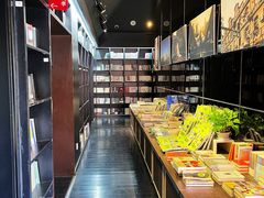 -钟书阁(松江泰晤士小镇店)