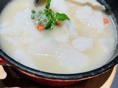 酸汤煮嫩滑鱼片-小大董·烤鸭(观景餐厅·南京西路店)