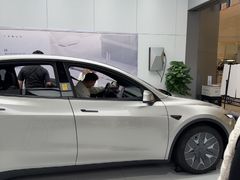 -TESLA 特斯拉(广州天环广场体验店)