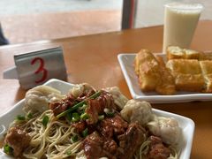 牛腩捞云吞面-新园饮食店(香洲总店)