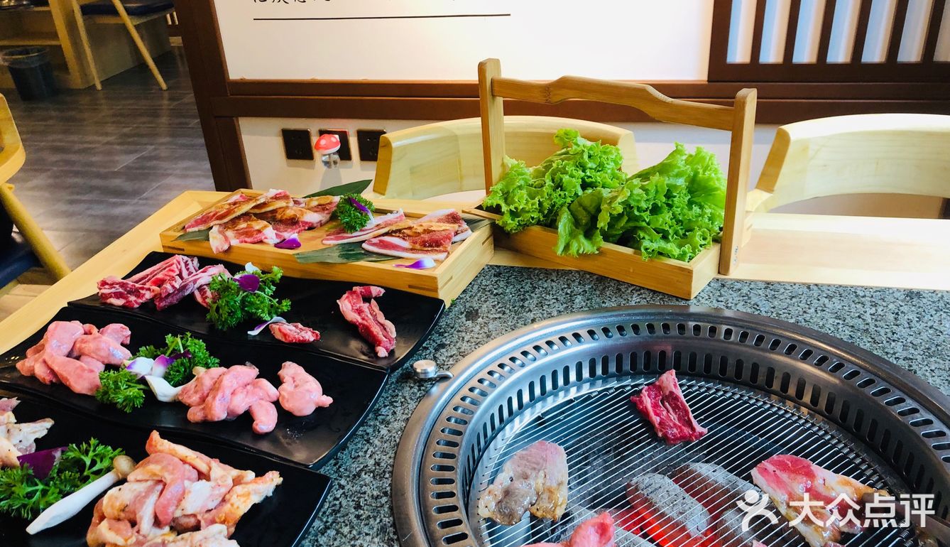 小岛斗牛家烤肉在一个小巷子里