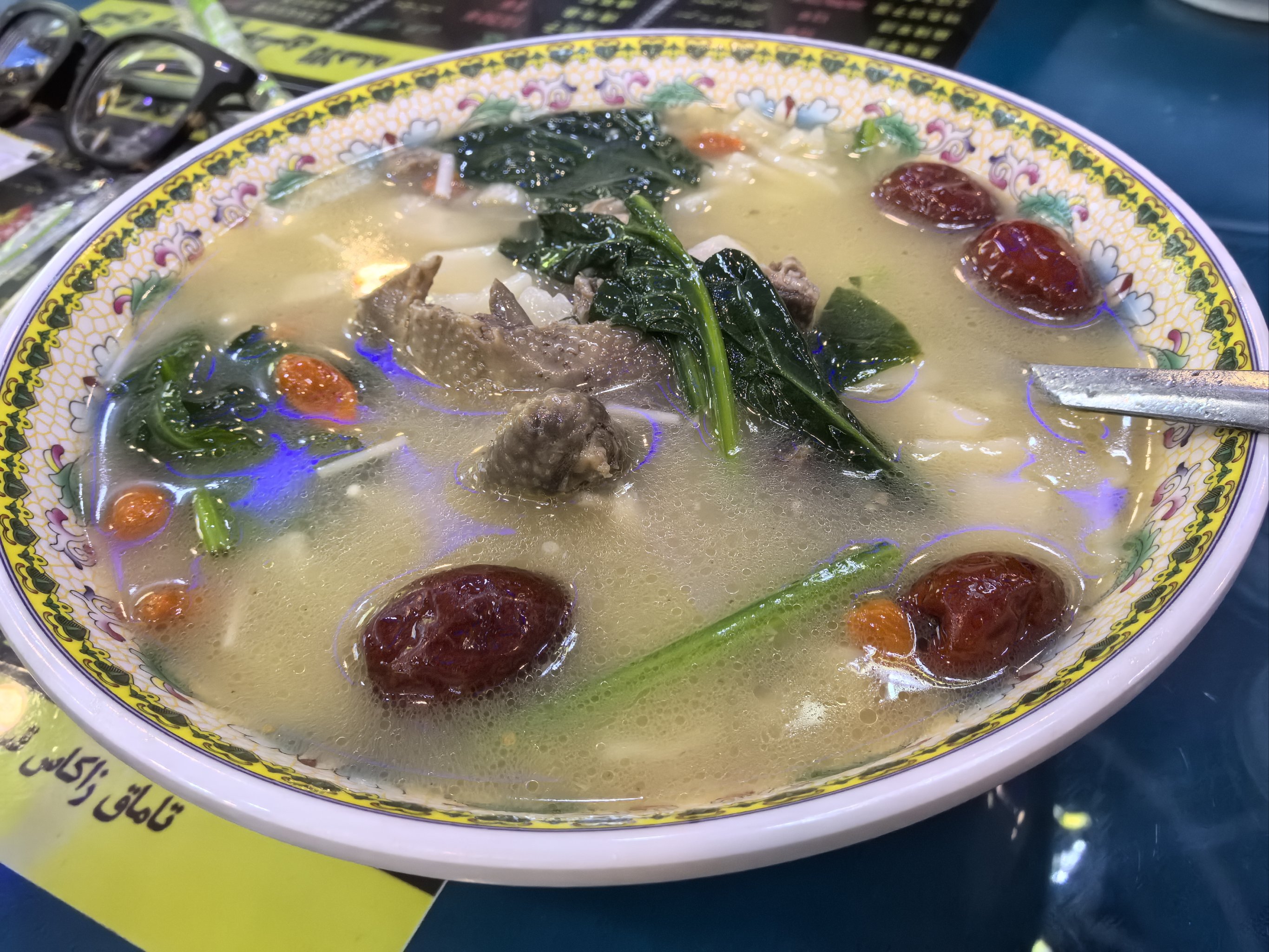 鸽子汤面条图片