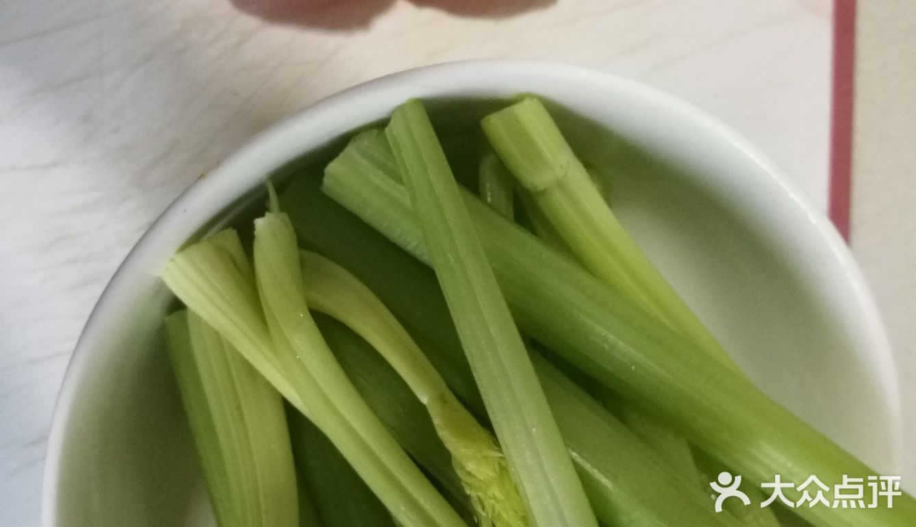 素菜美味营养不打折之蛋白炒芹菜