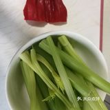 素菜美味营养不打折之蛋白炒芹菜