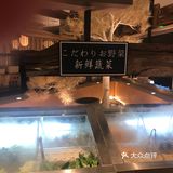 这家店是在这个商场新开的。孩子正好在这有课