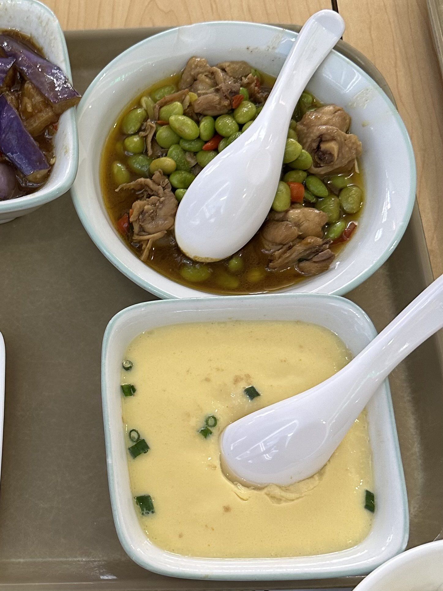 n这家算是吃起来比较放心的快餐,连锁出品,还标注了各个菜品是预/ 