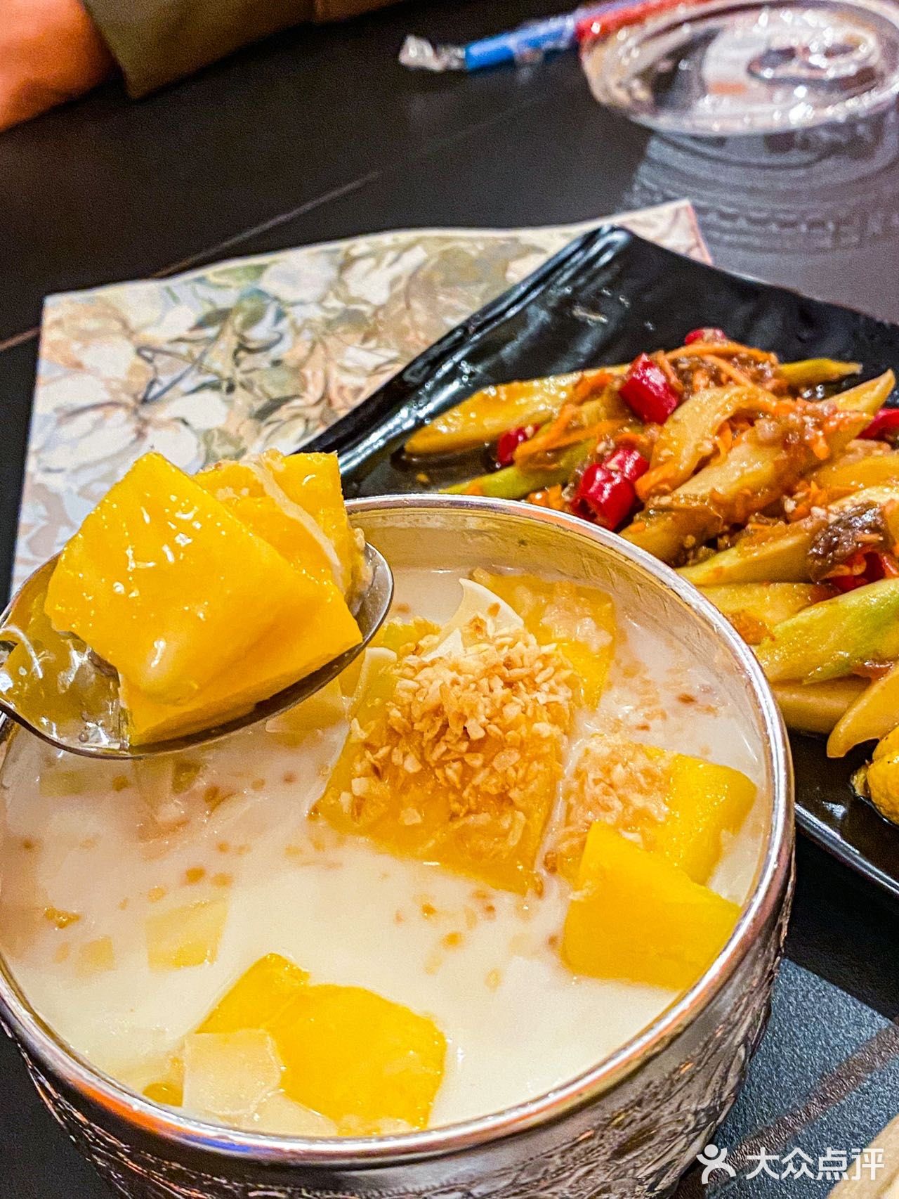 简直太精致了舍不得把它吃掉。香水椰子沙冰