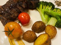 碳烤肉眼牛排及秘制牛排汁-WOLFGANG PUCK KITCHEN & BAR(迪士尼小镇店)