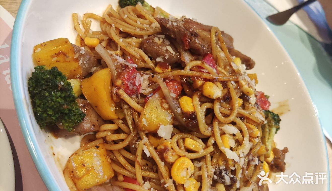 饮料很好喝，里面的爆珠好评，汉堡就很一般了