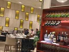 -广州万富希尔顿酒店·感趣自助餐厅·金秋蟹宴生蚝海鲜刺身