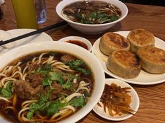 牛肉面-清真吴记门钉肉饼·喜多利