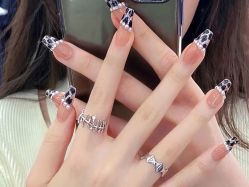 -悦指间美甲美睫