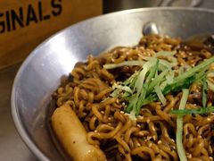 海鲜年糕炸酱面-富乐满韩国正宗炸鸡韩国料理(虹泉路店)