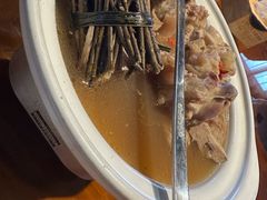 -头上红煨盐鸡·非遗院子餐厅