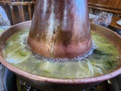 -果松木炭酸菜铜火锅·外婆参鸡汤