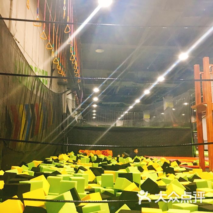 jumpfree蹦床运动俱乐部