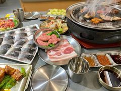 -围炉肉舍•炭烤活鳗•丹东海鲜烤肉(步行街店)