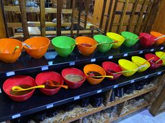 自助调料区-果松木炭酸菜铜火锅·外婆参鸡汤